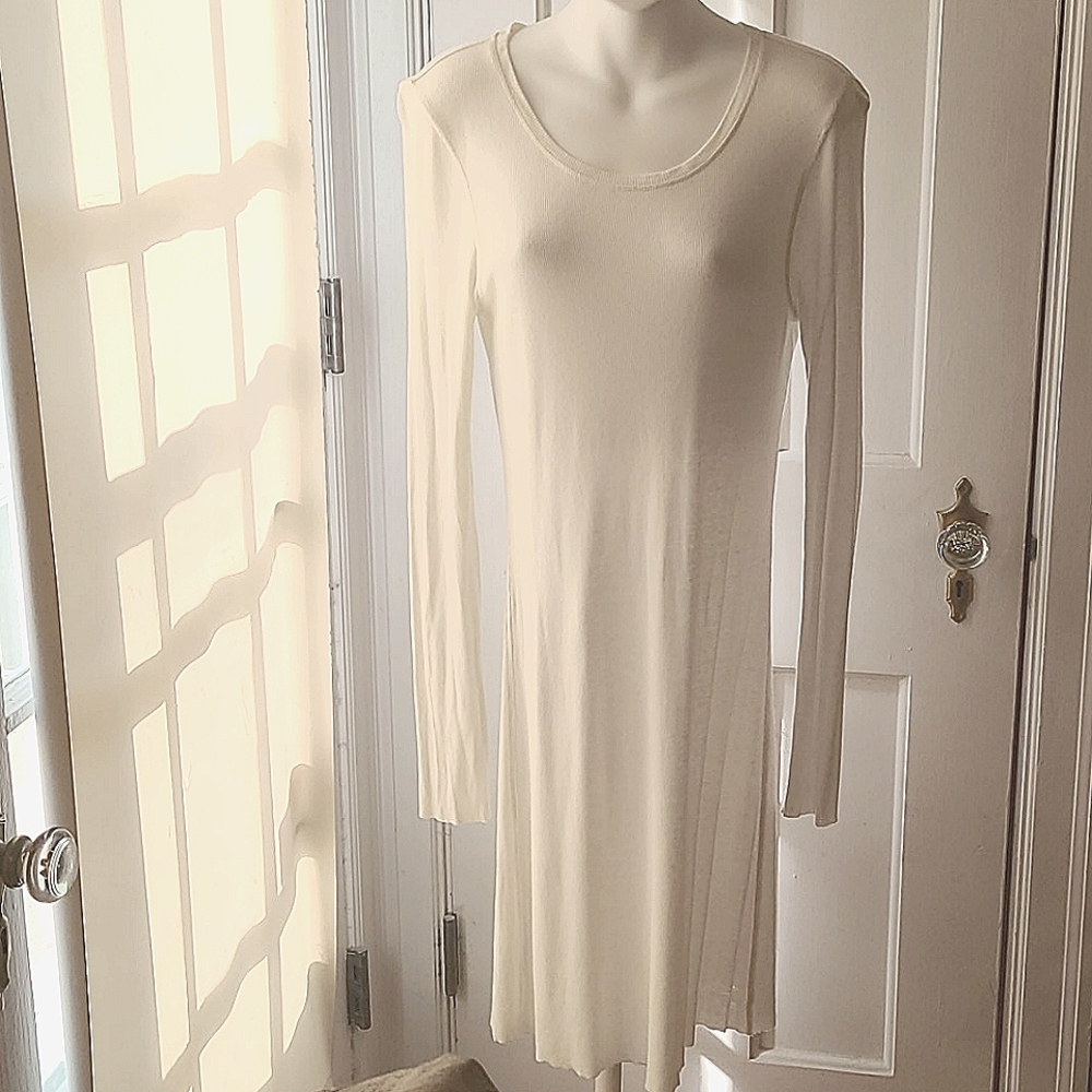 BCBG, Size L, White